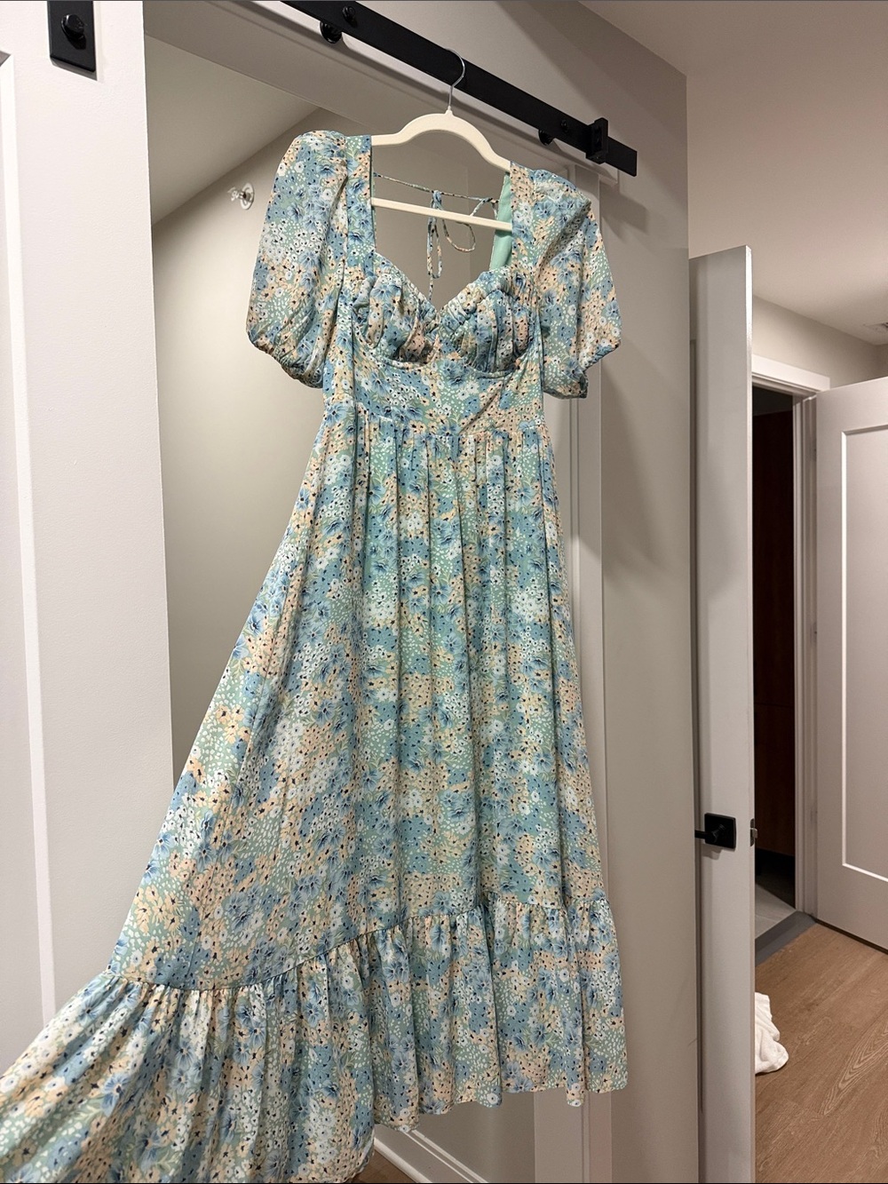 Astr Floral Puff-Sleeve Maxi Dress - Picture 2 of 2